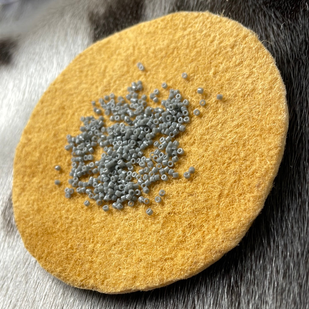 11/0 Miyuki Delica - Grey Op.