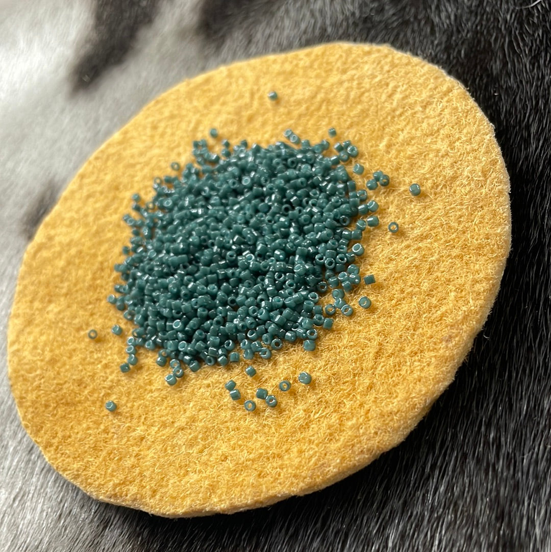 11/0 Miyuki Delica - seaweed Green